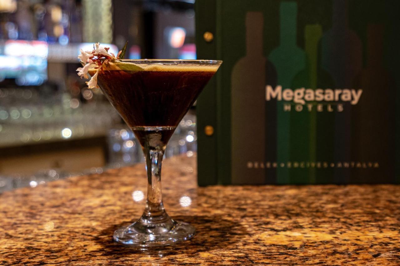 Megasaray Westbeach Antália Exterior foto A Megasaray Hotel cocktail
