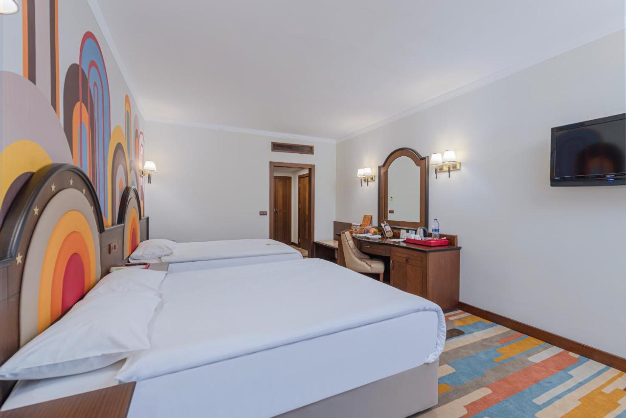 Megasaray Westbeach Antália Exterior foto A room at the hotel