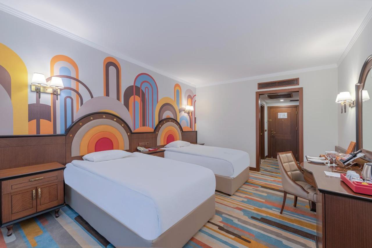 Megasaray Westbeach Antália Exterior foto A room at the hotel