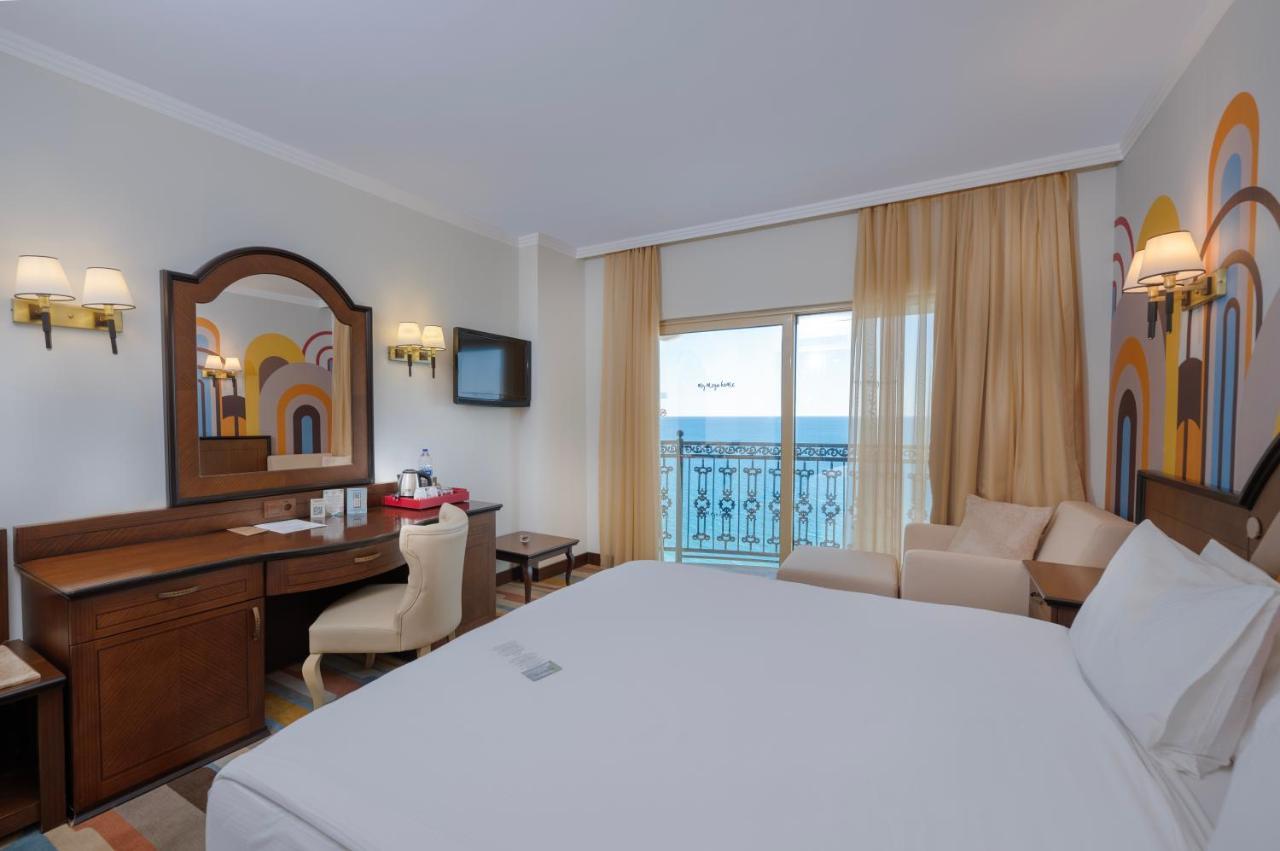 Megasaray Westbeach Antália Exterior foto A room at the hotel