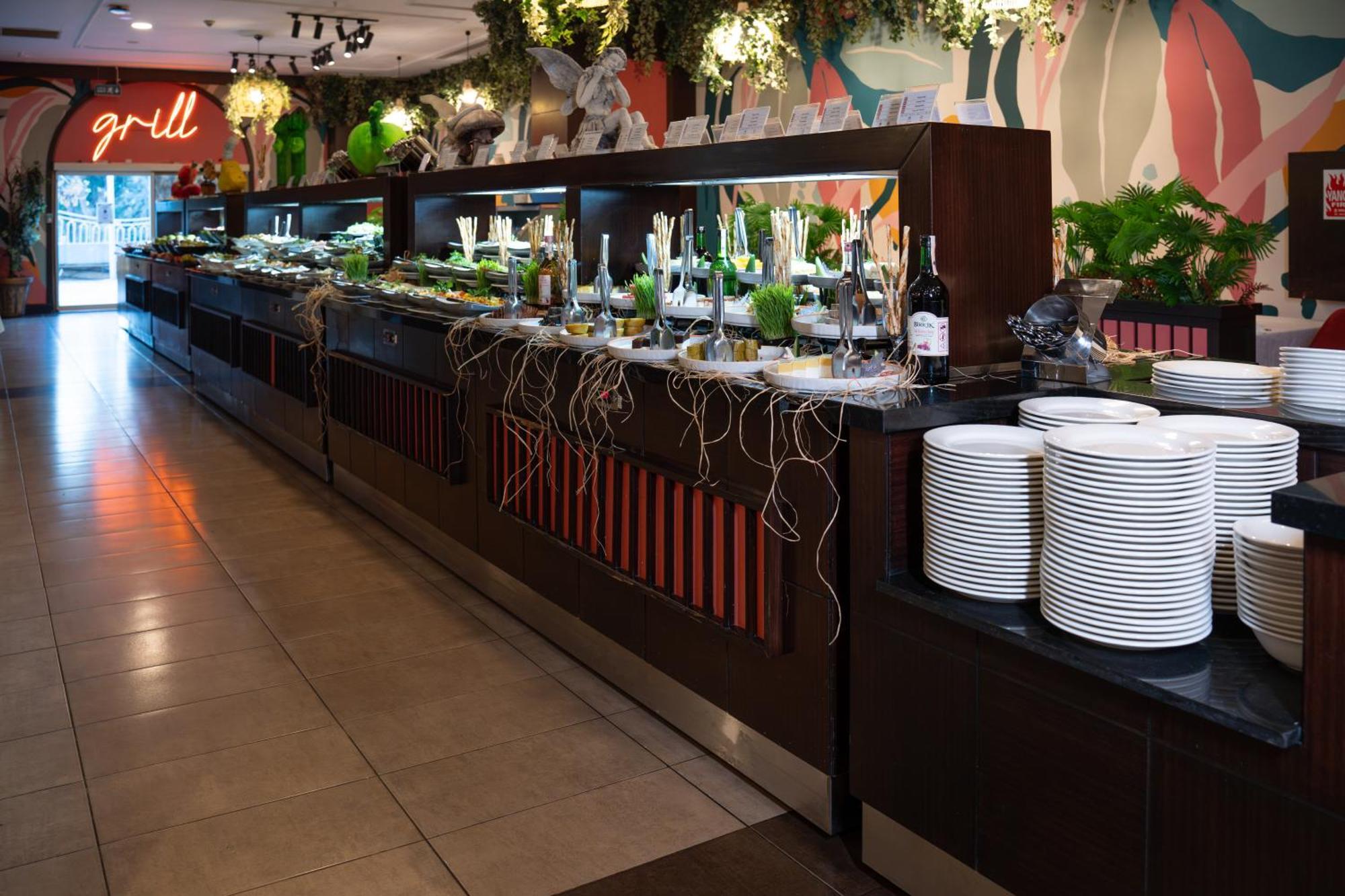 Megasaray Westbeach Antália Exterior foto Salad bar