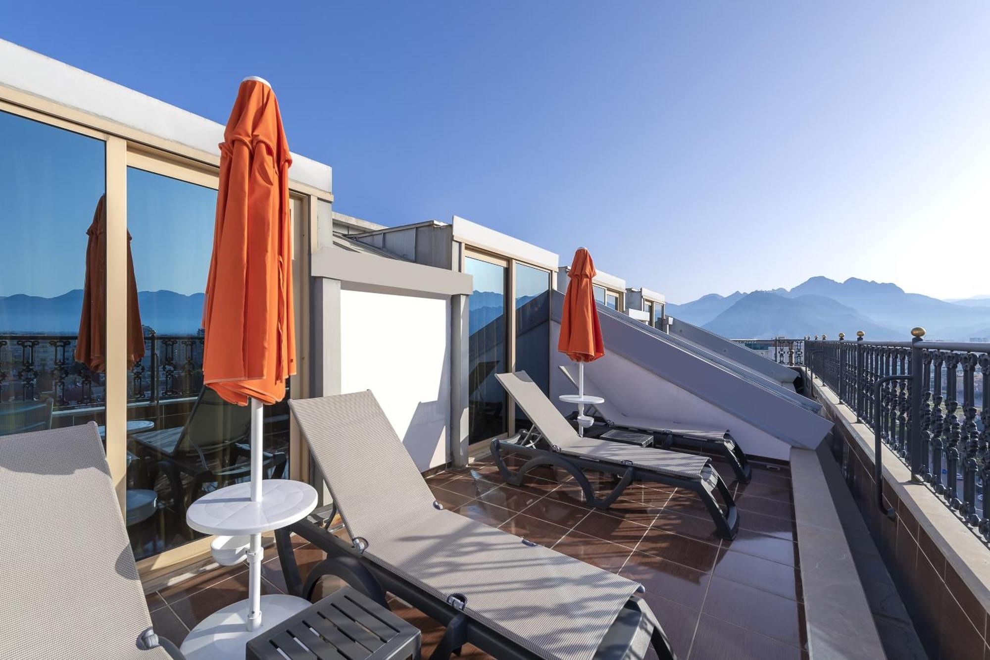 Megasaray Westbeach Antália Exterior foto The rooftop terrace
